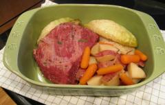 Slow Cooker Corned Beef and Cabbage